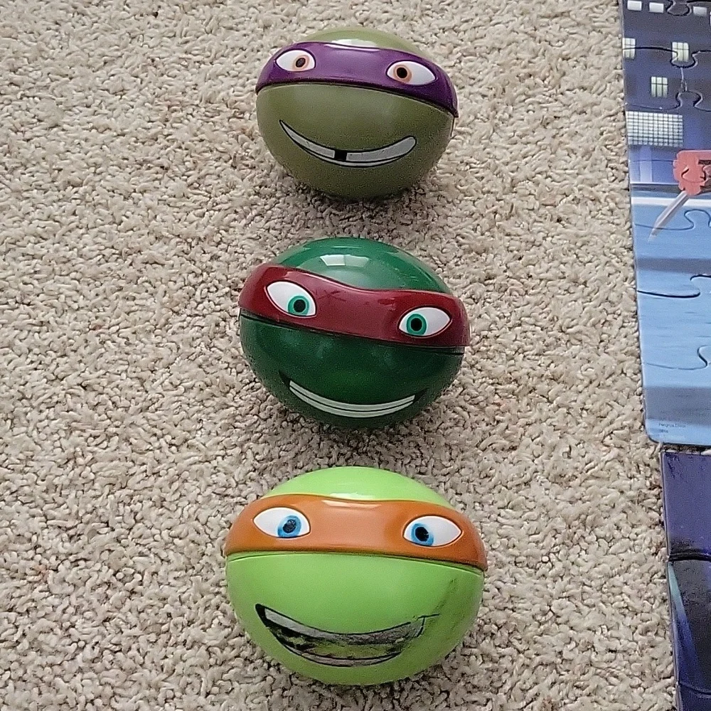 Ninja Turtle Metal Lunch box with sandwiche box, 3 snack holders and 2 puzzles. - Picture 7 of 11